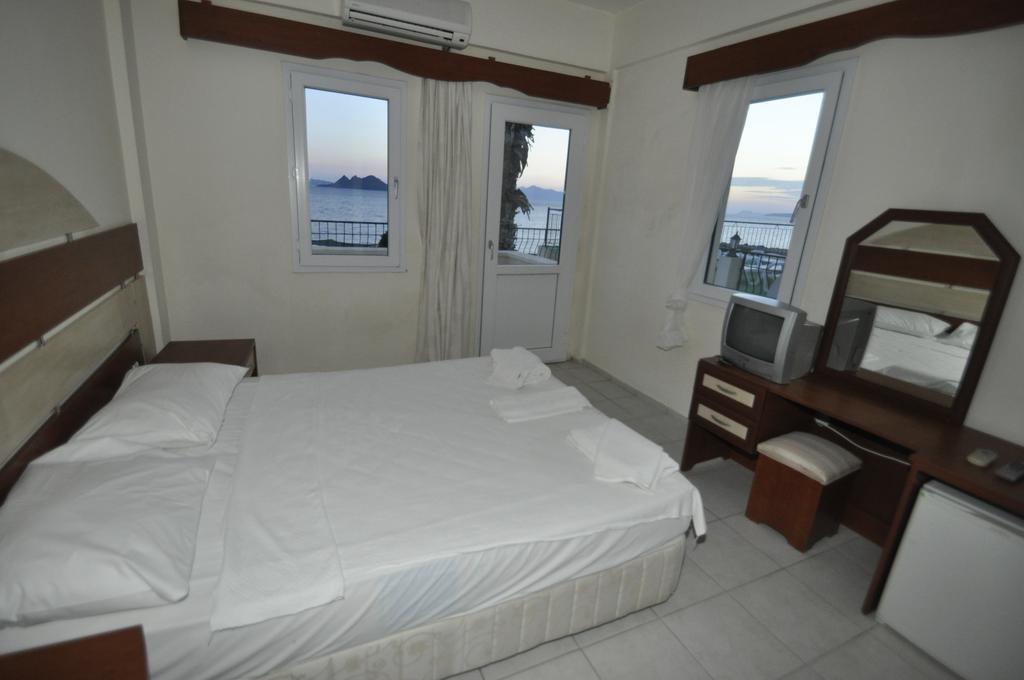 Ado Beach Hotel Turgutreis Eksteriør bilde