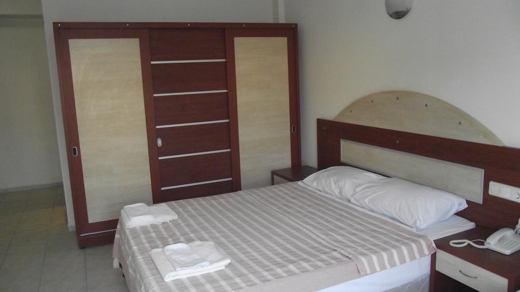 Ado Beach Hotel Turgutreis Rom bilde