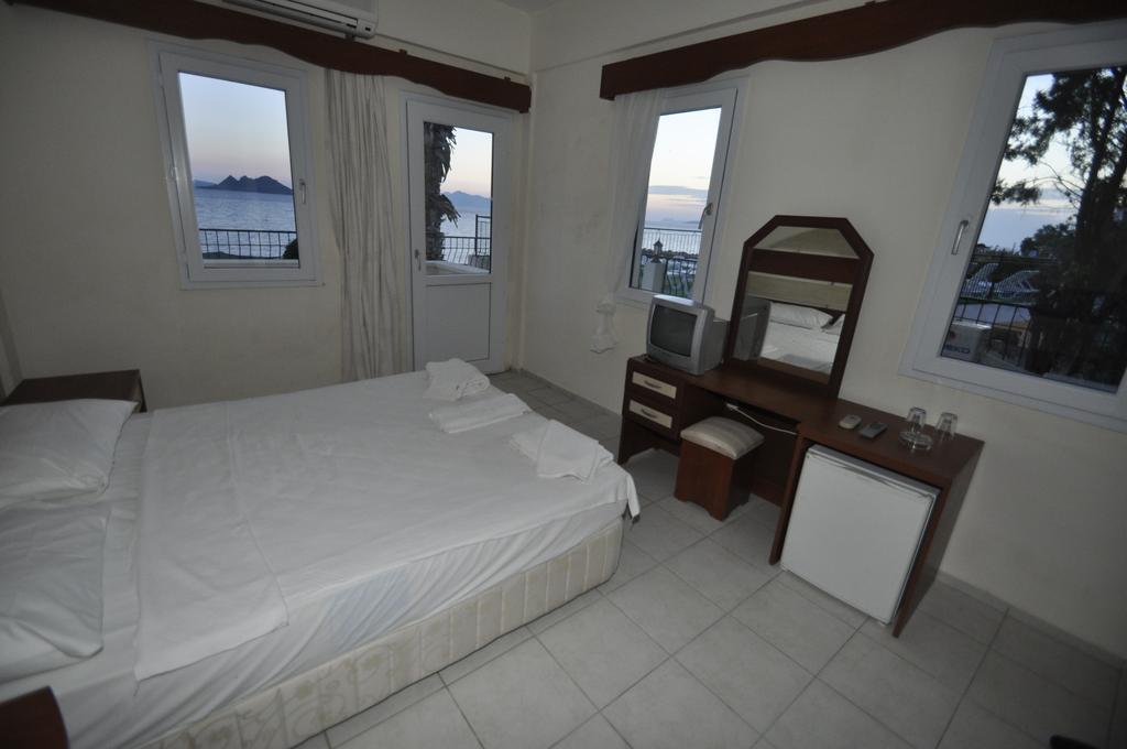 Ado Beach Hotel Turgutreis Rom bilde