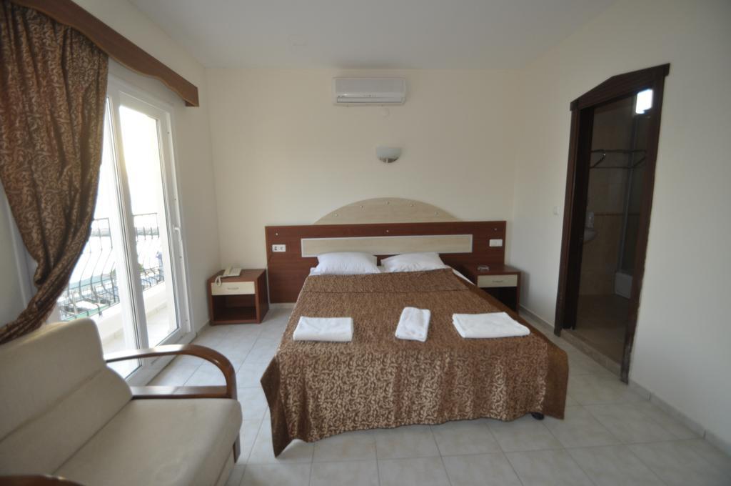 Ado Beach Hotel Turgutreis Rom bilde